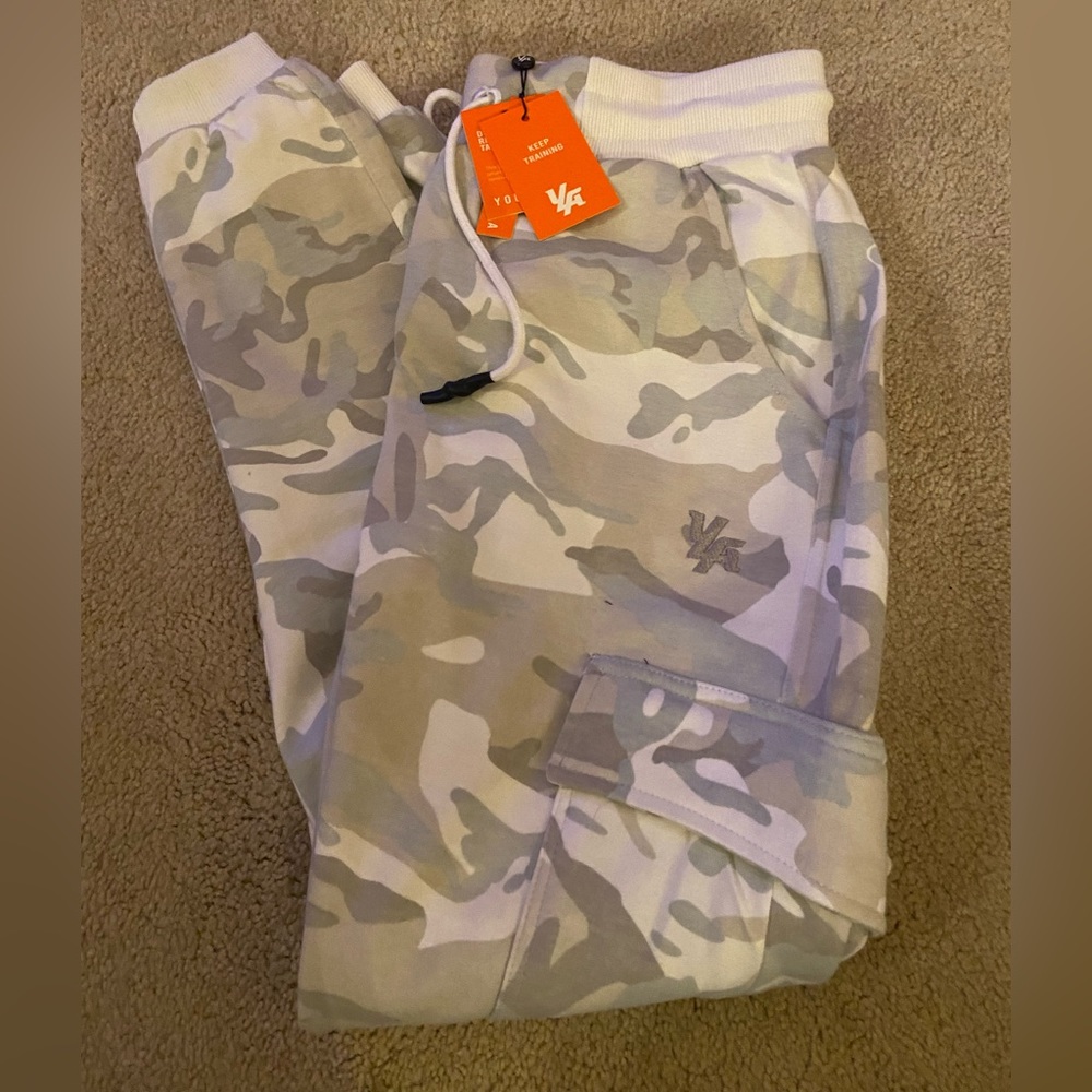 NWT YOUNG LA CARGO JOGGERS